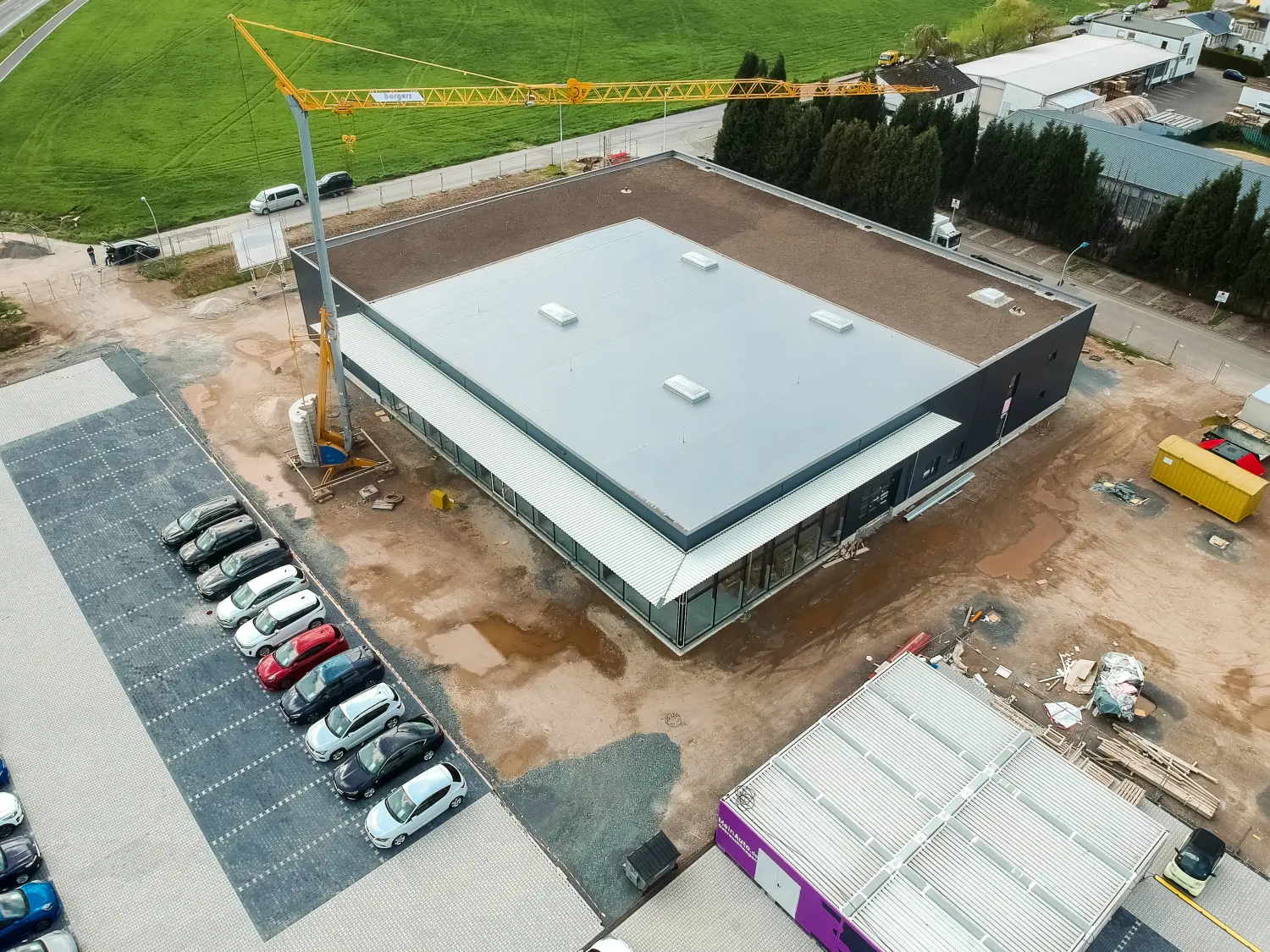IPE GmbH Autohaus auf der Baustelle Dietzenbach